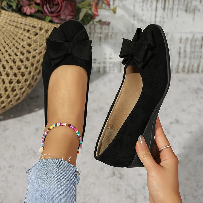 Maisie | Ballerinas mit Keilsohle und Schleifendetail in Veloursleder-Optik