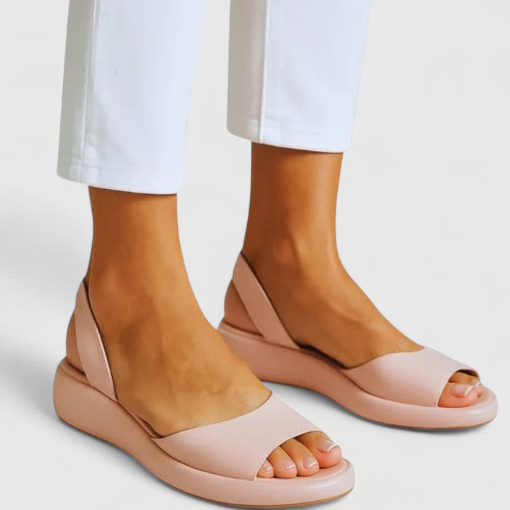 Emrynn | Bequeme Flache Sandalen