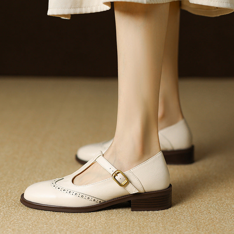 Damen Leder-Optik Pumps mit Broguing-Detail