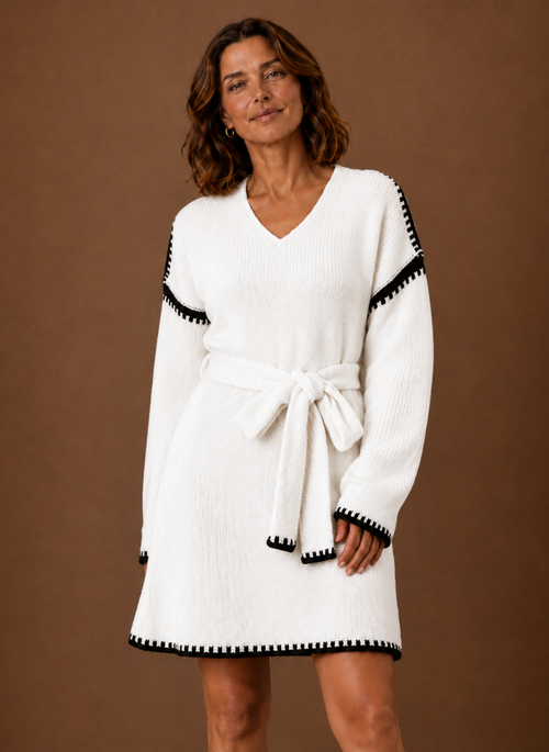 Damen Strickkleid mit V-Ausschnitt und Gürtel