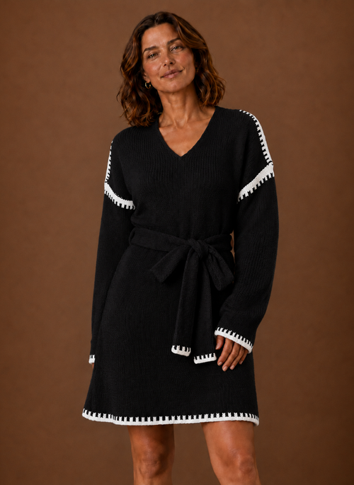 Damen Strickkleid mit V-Ausschnitt und Gürtel