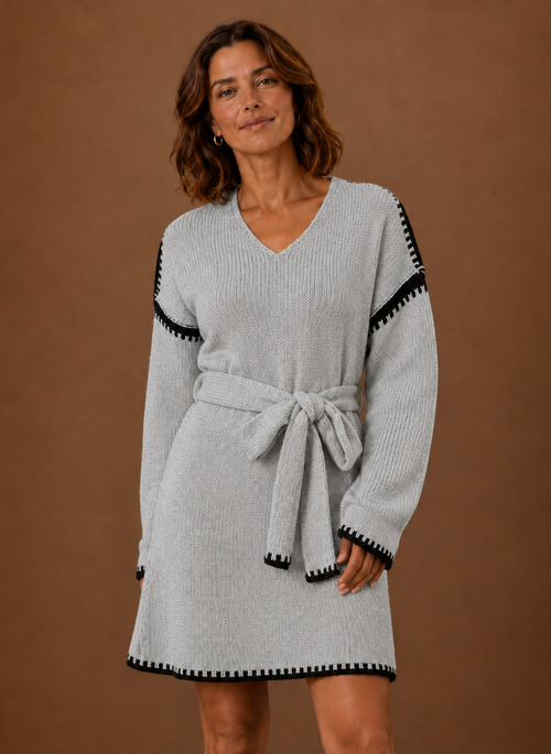 Damen Strickkleid mit V-Ausschnitt und Gürtel