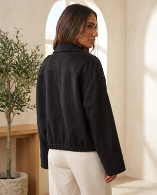 Hadley Hemdjacke in Wildlederoptik oversized – Schwarz