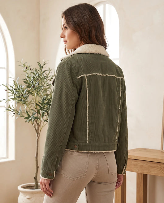 Sage Kurzjacke aus Cord mit Plüschkragen – Olivgrün