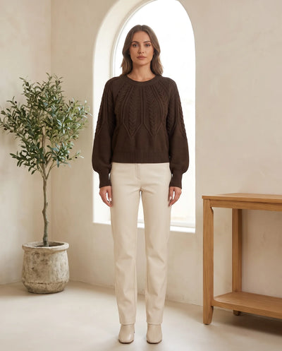 Isla Zopfstrickpullover mit Rundhals – Kaffeebraun
