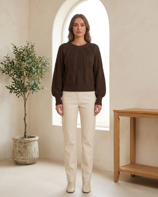 Isla Zopfstrickpullover mit Rundhals – Kaffeebraun