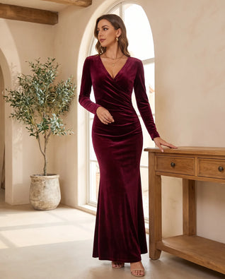 Genevieve Maxikleid aus Samt mit langen Ärmeln – Weinrot