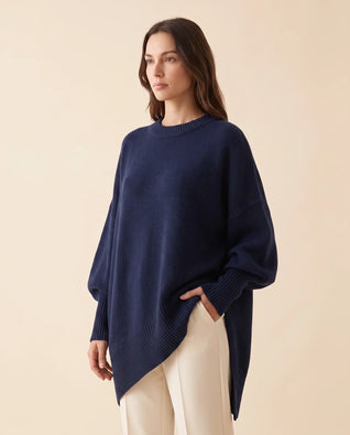 Daphne Pullover oversized mit asymmetrischem Saum