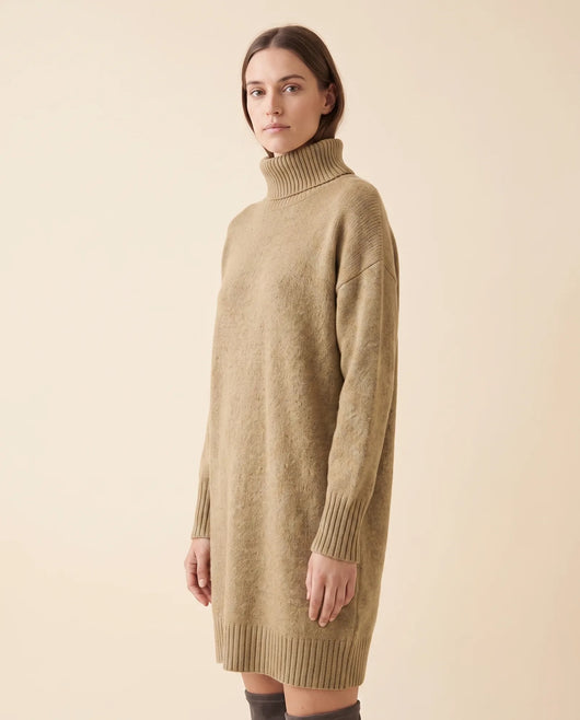 Tess Strickkleid mit Rollkragen