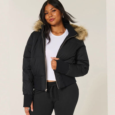 Lena | Damen Kurze Pufferjacke mit Fellkapuze und Frontreißverschluss