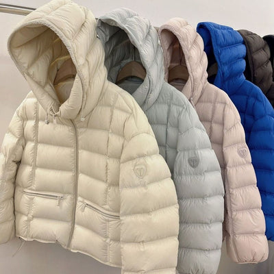 Emilia | Damen Kurze Thermo-Steppjacke mit Kapuze und Reißverschlusstaschen