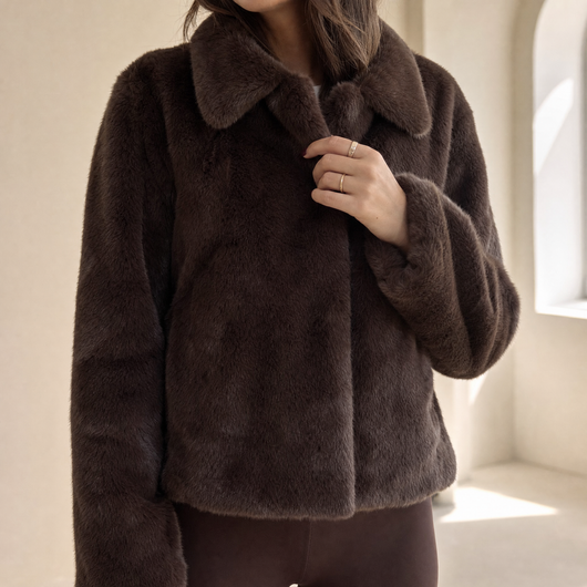 Johanna | Kunstpelzmantel Damen Kurz Klassischer Kragen Flauschige Jacke