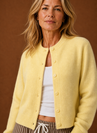 Damen Strickjacke mit Rundhals und Knopfleiste