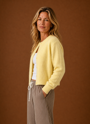 Damen Strickjacke mit Rundhals und Knopfleiste